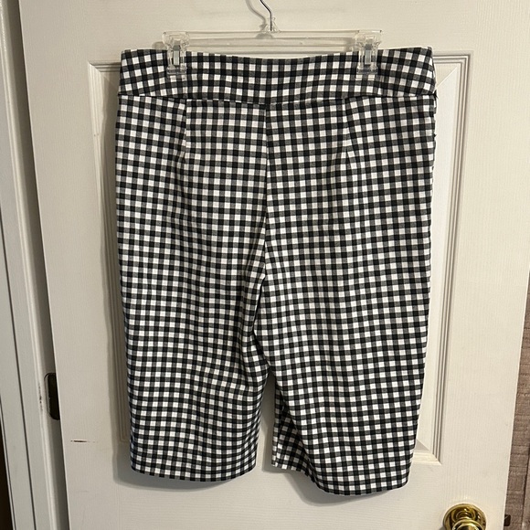 croft & barrow Black and White Gingham Women's Bermuda Shorts - Picture 3 of 5